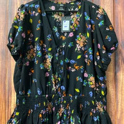 City Chic Size M Black  / Floral top new 