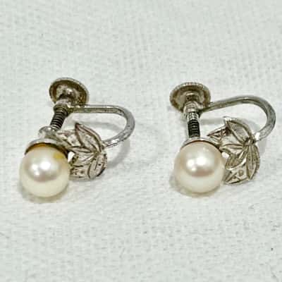 Vintage Sterling Silver Screw Pearl Design Earrings 
