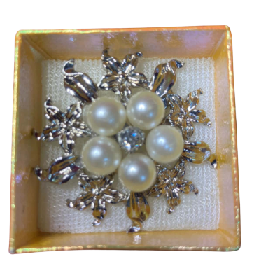  Women's Silver Tone Faux Pearl Flower Brooch 