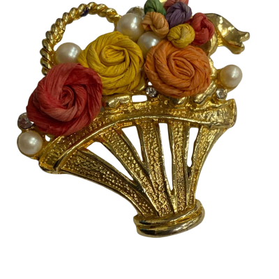  Womens gold plated floral Brooch with pearl accents. 4cm