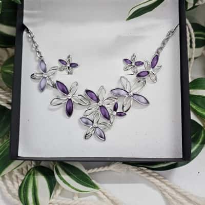 Beautiful choker necklace and earings set