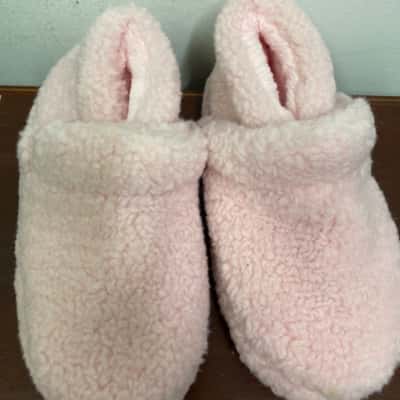 Peter Alexander Womens  Size 7-8 / M Pink  Slippers
