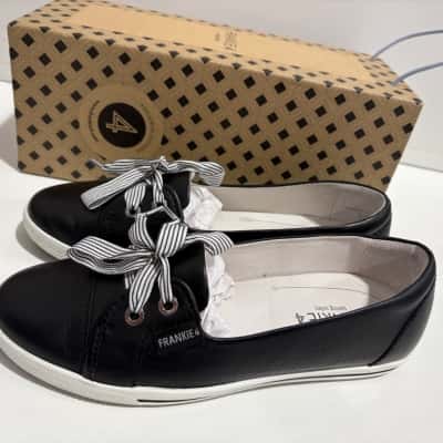 Frankie4 Hannah II Womens size 8.5 Black Sneakers