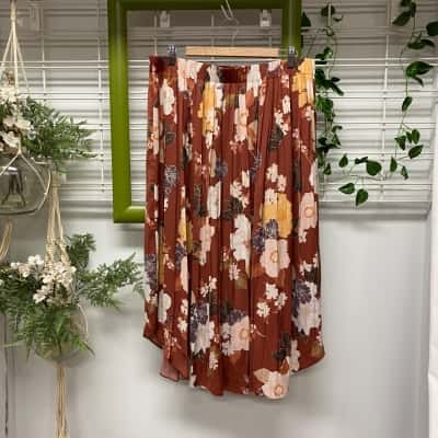 Witchery Womens  Bran new With Tags Size 14 Pleated Skirt Floral 