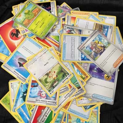100 x Pokémon cards