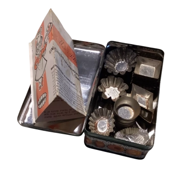 Mes Petits Fours tinned set