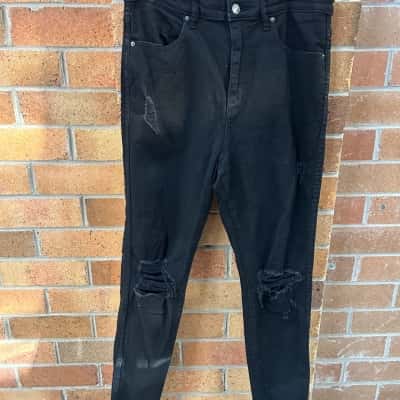 Riders Womens  Size 14 Black  High Rise Straight Leg ripped Jeans 