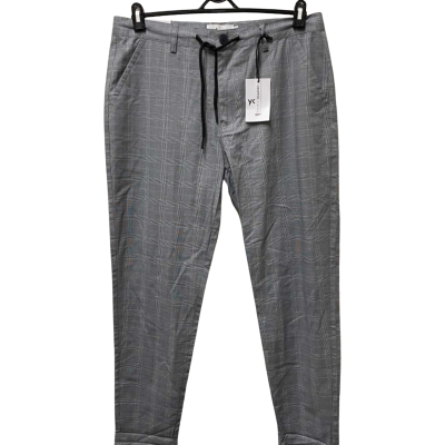 Yd. Mens  Size 34 Black  / Grey / Pinstriped 