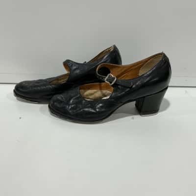  Womens tap shoes Size 2 Heels Black  