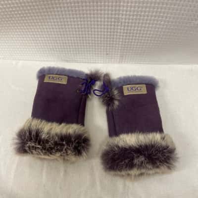 UGG Fingerless Auzland Sheepskin Womens Gloves  Size M / S  Purple 