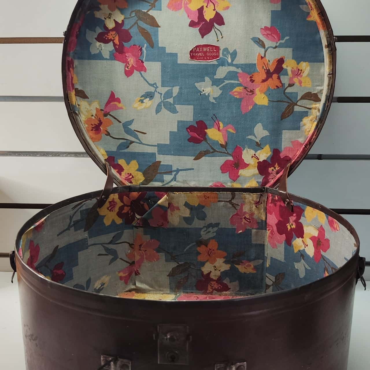 Paxwell Travel Goods Made in WA Vintage Travel Suitcase (s)
