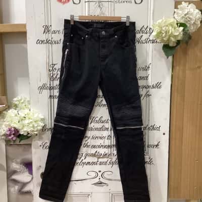 AMIRI BRAND JEANS! WITH LEATHER LABEL ACCENT DETAIL! Womens  Size 32 Straight Leg Jeans Black  