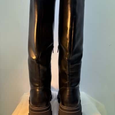 NEW - Black Glassons Boots  