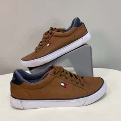 Tommy Hilfiger Mens  Size 7 Sneakers Brown 
