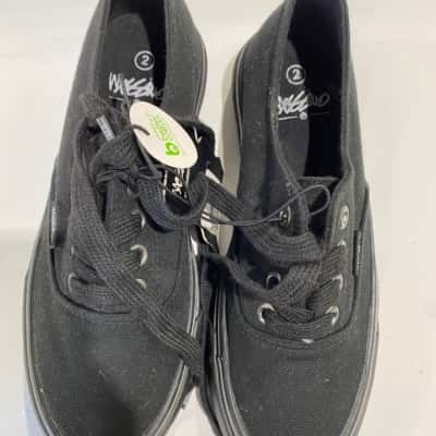 Mossimo Kids Black Shoes  - Size 2