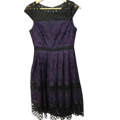 Review Womens  Size 8 Work Dress Black  / Purple 