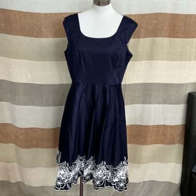 Review Womens  Size 16 Party Dress Blue / White 