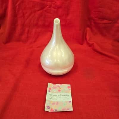 Aroma Bloom Lively Living Aromatherapy, Diffuser, Ioniser, Humidifier, Air Purifier, Mood Light and Cool Mist Vaporiser 