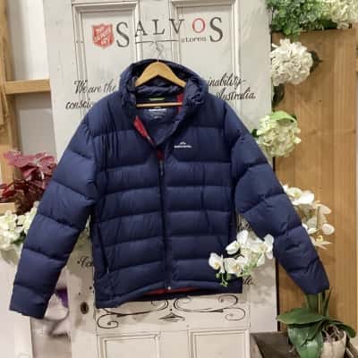 KATHMANDU BRAND! Mens  Size L Puffer Navy Blue / Red! GREAT PUFFER FOR THOSE ADVENTURE DAYS OR COLD DAYS AND NIGHTS! HAS A HOOD FOR ADDED WARMTH!