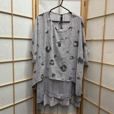 TS Women's  Size 18 Crew Neck Top / Short Sleeve Top Grey / Pattern / Silver 
