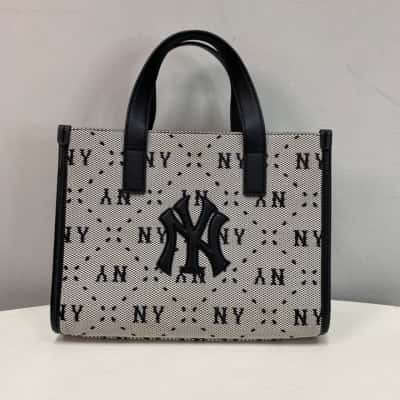 MLB / New York Yankees Womens Small Handbag Black  / Off White 