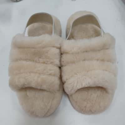 UGG Womens Size 7 Slippers Cream 