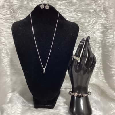  Womens Necklace Other / Silver tone
