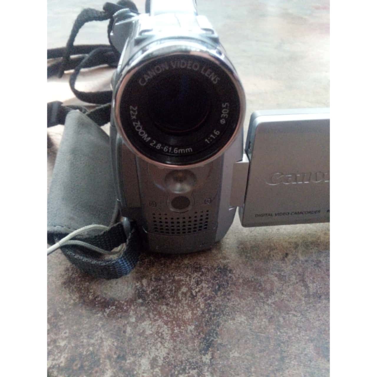 canon-mv750i-e-camcorder-w-accessories-s