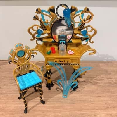 Mattel. Monster High. Cleo De Nile Vanity Playset and Accessories.