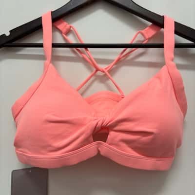 BNWT Lorna Jane Size L Coral Twist Sports Bra