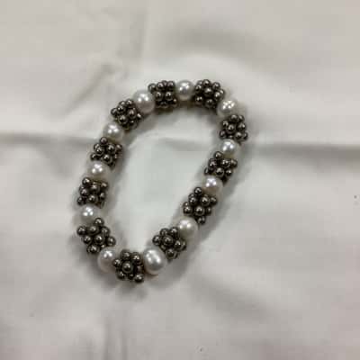 Womens pearl like  / metal Beaded Bracelet 