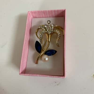 Vintage Gold Tone Brooch 