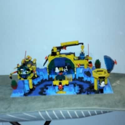 LEGO #6195. Neptune Discovery Lab. More info below 