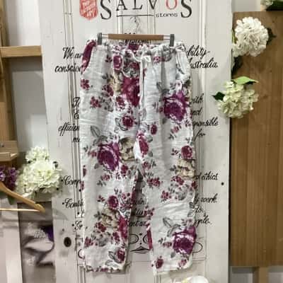 MADE IN ITALY BRAND! HANDCRAFTED IN ITALY! Size L / XL Casual Pants Floral / White 