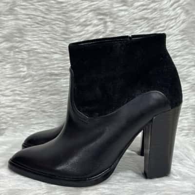  Womens  Size 5 Black ankle boots 