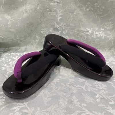  Womens  Size 7 Black  / Purple Wooden Sandals