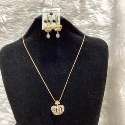  Womens Yellow Gold Tone Earrings  & Necklace 