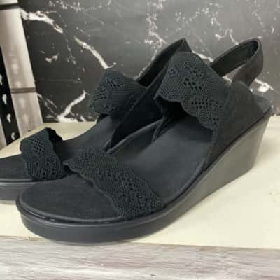 Skechers  Size 41 Black  sandals 