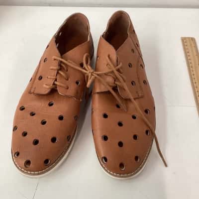 Human Premium Womens  Size 41 Brown shoes 