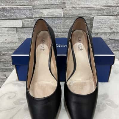 Diana Ferrari Womens  Size 9.5 Wedges Black  