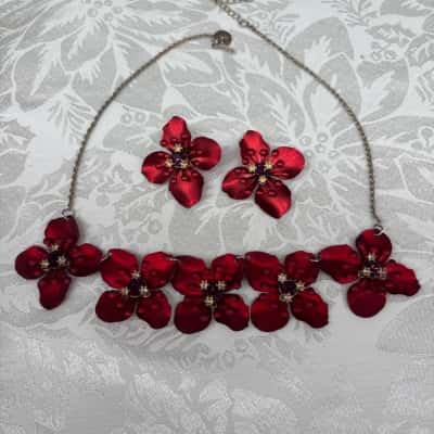 Lovisa Women’s Red Flower necklace and matching earrings set 