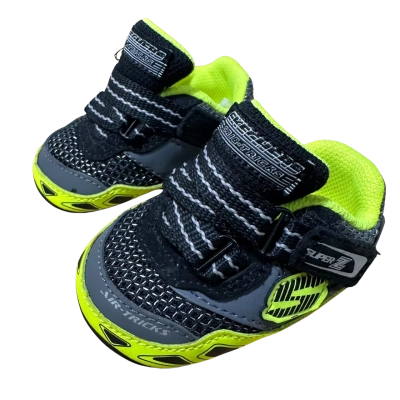 Skechers ‘The Air-maxing Kids  Size US 1 Black  / Yellow 