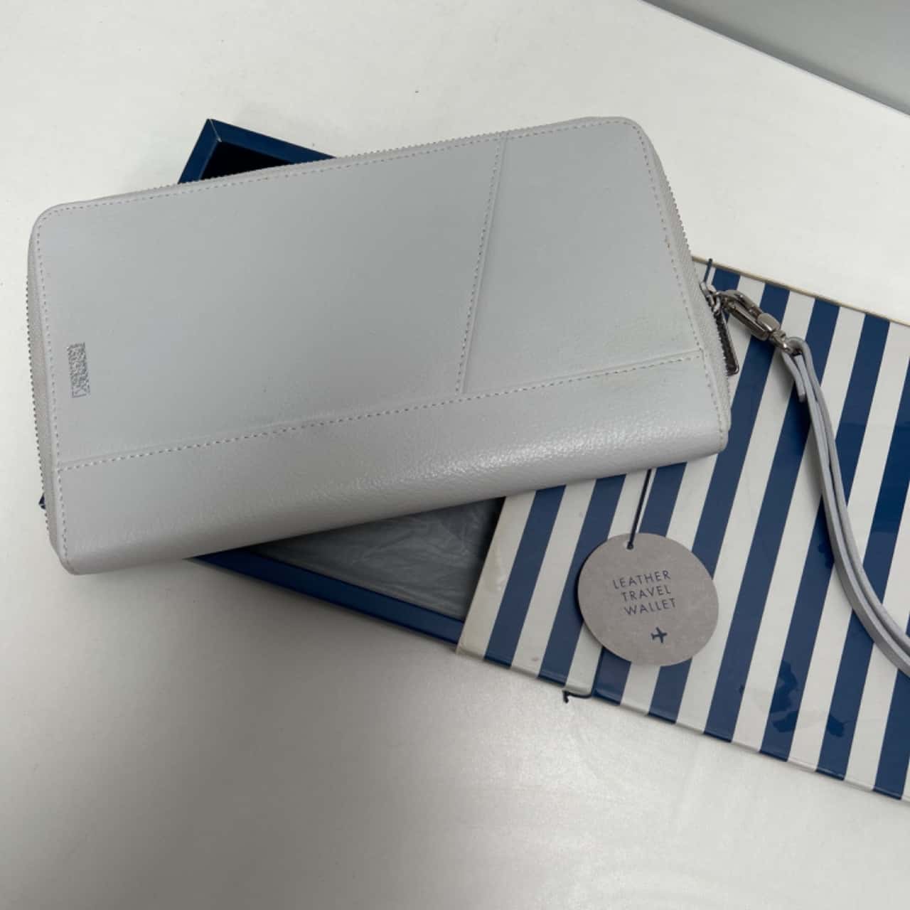 Kikki Leather travel wallet (s)