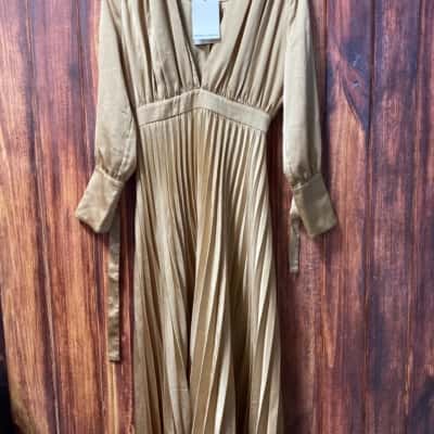 Nicola Finetti   Size 10 Gold  dress new 