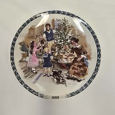 Wedgewood Barlaston 1988 Decorating the Christmas Tree by John Finnie