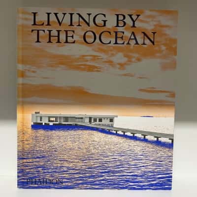 PHAIDON - Living By The Ocean