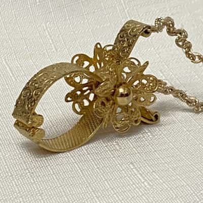 Vintage Filigree Flower Glove Clip 