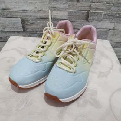 Womens Skechers Size US 8 Multicoloured Shoes