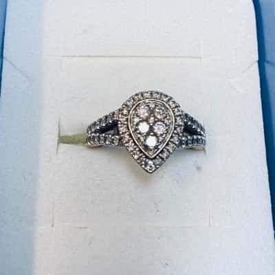  Womens 14ct gold ring