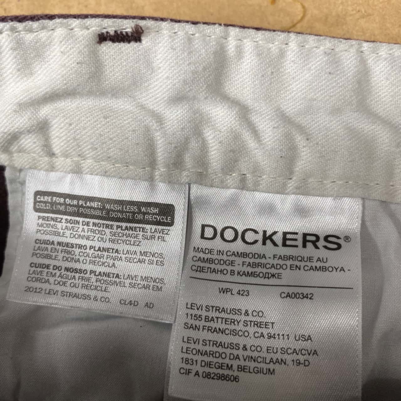 Levis Mens Dockers Shorts Size 34 Maroon